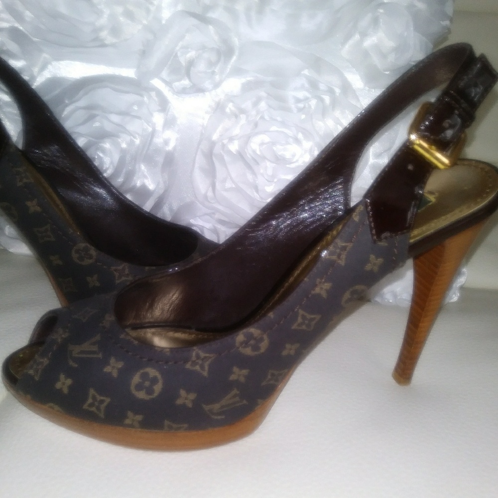 **SOLD**LOUIS VUITTON** HEELS~39 - Picture 4 of 7
